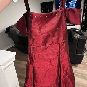 Child dress in burgundy size 10